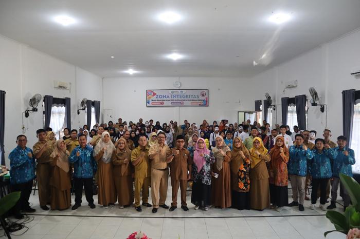 20250623-Foto-bersama-saat-pembukaan-FLS3N-Kabupaten-Belitung-Timur-Tahun-2025.jpg