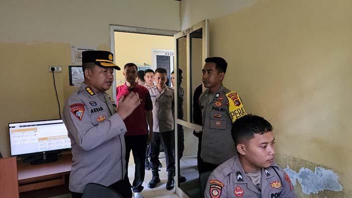Karo Ops Polda Babel Asistensi Kesiapsiagaan SPKT dan Layanan Call Center 110 di Polres Belitung
