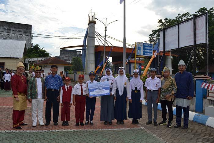 Pelindo Regional 2 Tanjungpandan Salur Beasiswa di Momen HUT ke 80 Kemerdekaan RI