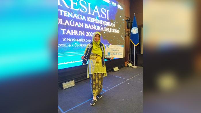 20251112-Setowati-pengawas-sekolah-dasar-di-Kabupaten-Belitung-Timur-raih-penghargaan.jpg