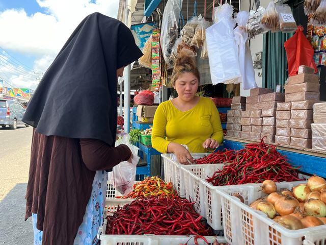 Aktivitas-jual-beli-bumbu-dapur-di-Pasar-Air-Itam-Pangkalpinang-Minggu-243.jpg