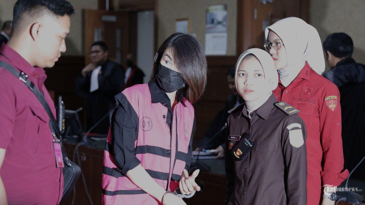 Helena-Lim-Terdakwa-kasus-dugaan-korupsi-pengelolaan-tata-niaga-komoditas-timah.jpg