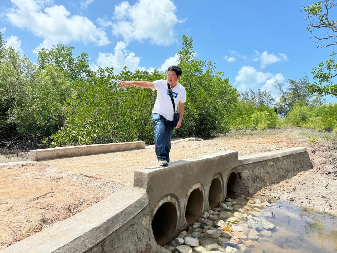 Kamarudin Ajak Masyarakat Jaga Kebersihan Pantai Beltim dari Sampah agar Menarik Wisatawan Datang