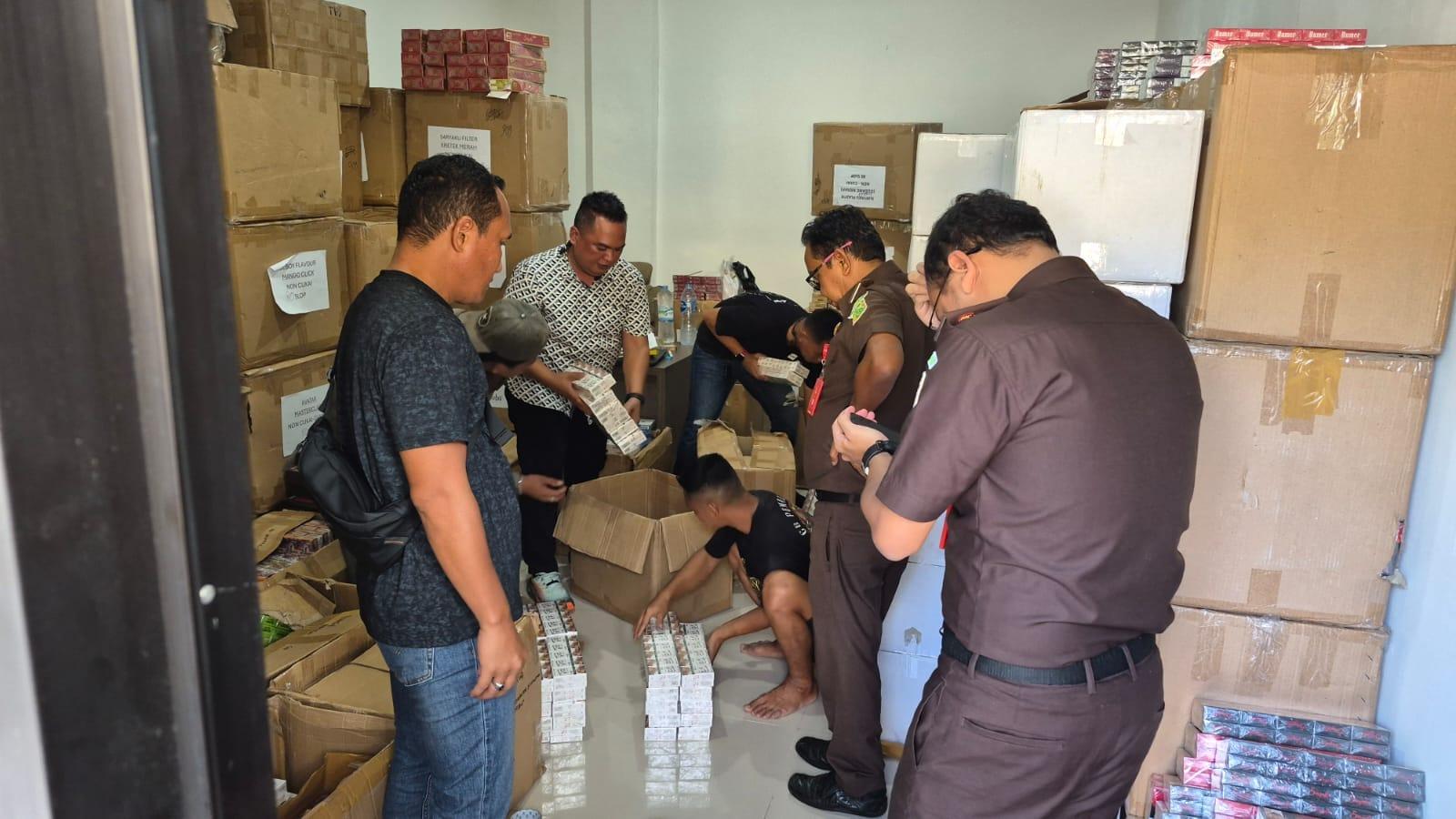 Kasus-Rokok-Ilegal-diserahkan-ke-Kejari-Belitung.jpg
