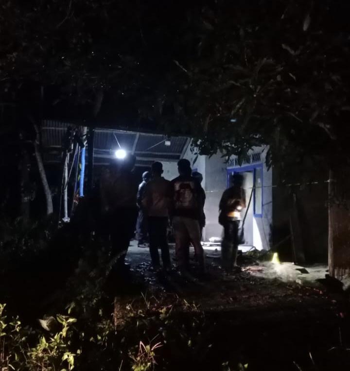 Kondisi-rumah-penemuan-mayat-di-Desa-Kacang-Butor.jpg