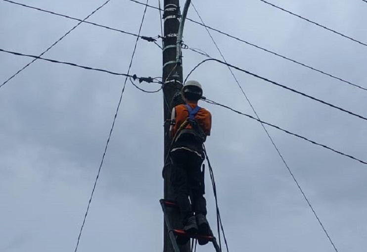Langkah Preventif Jaga Keandalan Jaringan, PLN Icon Plus Sumbagsel Tata Kabel dan Relokasi Kabel FO