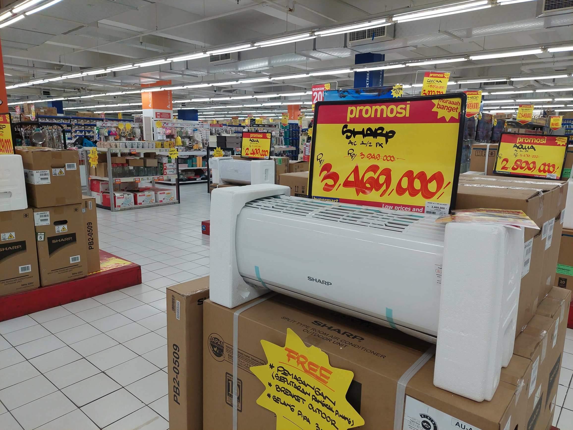 Produk-elektronik-AC-dengan-berbagai-merek-terpajang-di-Hypermart-Pangkalpinang.jpg