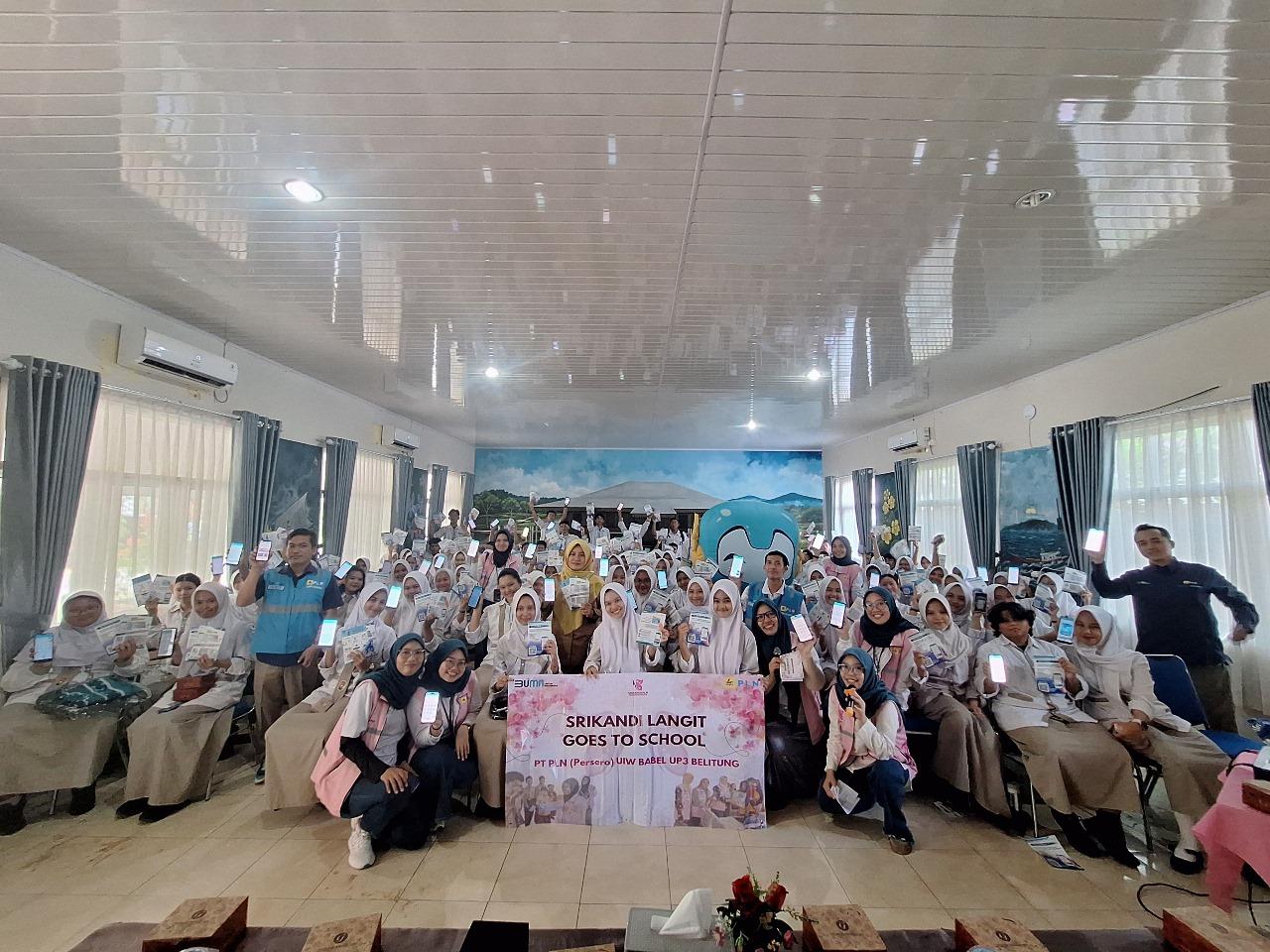 Srikandi PLN UP3 Belitung Goes to School Berikan Edukasi Keselamatan Ketenagalistrikan ke Siswa