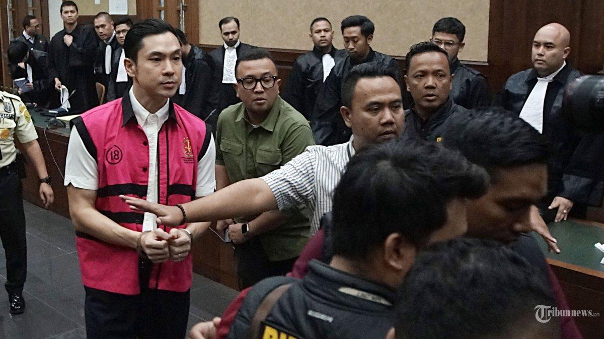Terdakwa-kasus-dugaan-korupsi-pengelolaan-tata-niaga-komoditas-timah-Harvey-Moeis.jpg