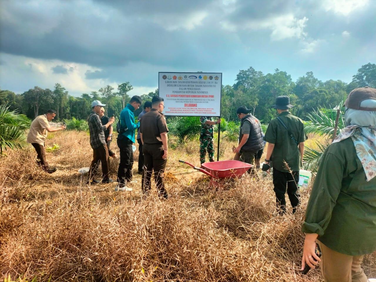 Satgas PKH Pasang Plang di Kawasan Hutan Milik Negara, Tekankan Hal Ini