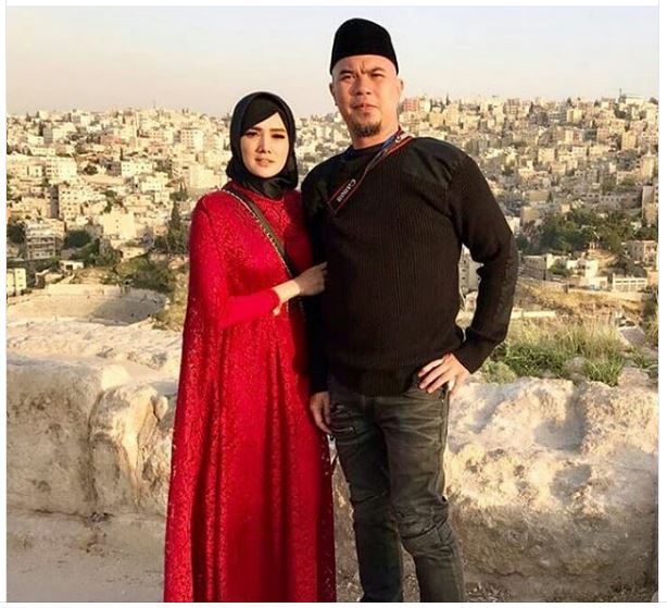 Dhani-Mulan Asyik Mesra Bulan Madu ke Jerusalem Putra Bungsunya Diinfus di Rumah Sakit