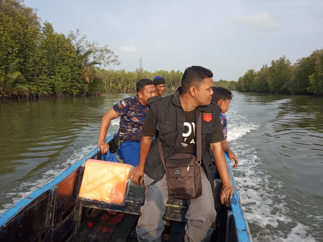 Diduga Ada Mayat di Sungai Jembatan Pilang Tanjungpandan, Satpol Airud Lakukan Penyisiran