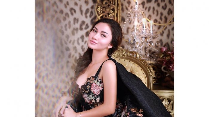 Ariel Tatum Diginiin Tukang Bangunan Saat Berada di Lokasi Pemotretan, Malah Ketagihan?