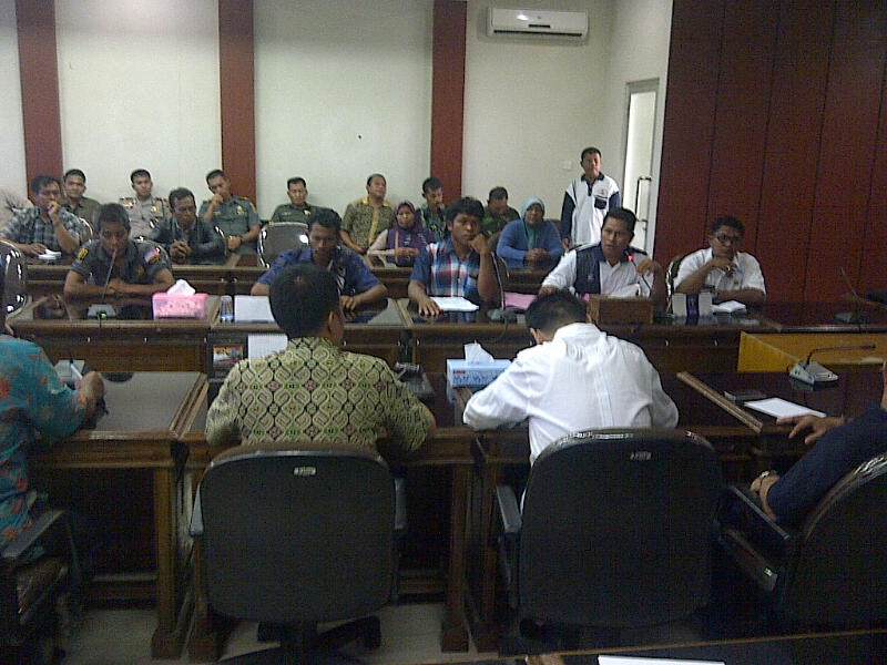 Sepuluh Perwakilan Pedemo Beraudiensi Dengan Bupati Belitung