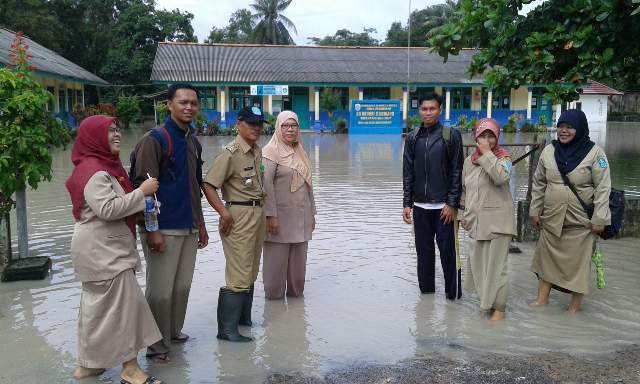 Gedung Sekolah Terendam Air, Murid SDN 6 Riausilip Diliburkan