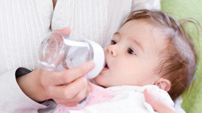 Bayi Anda Kurang Pipis, Hati-hati Karena Itu Gejala Dehidrasi Berat