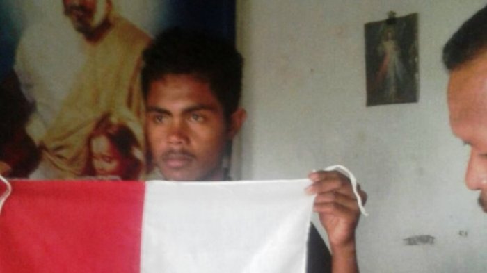 Guru Ini Menyobek Bendera Merah Putih dan Pukuli Siswa, Ada Apa ya?