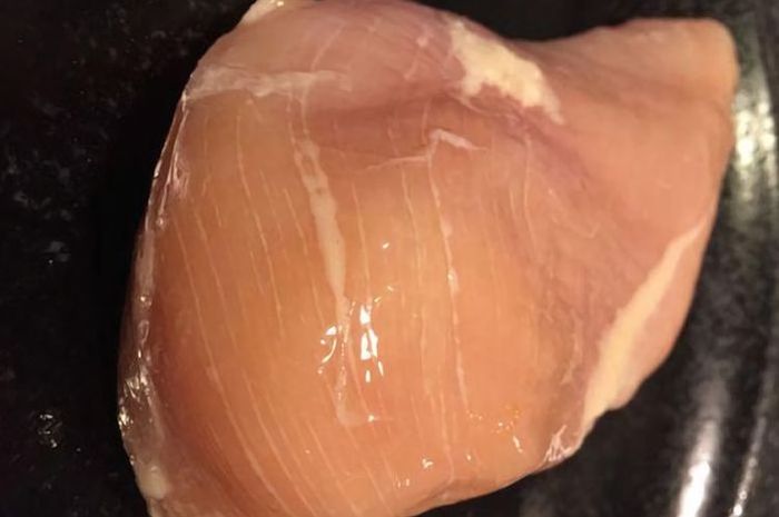 Ingat Saat Beli Daging Ayam Pastikan Tak Ada Garis Putih, Ini Alasannya!