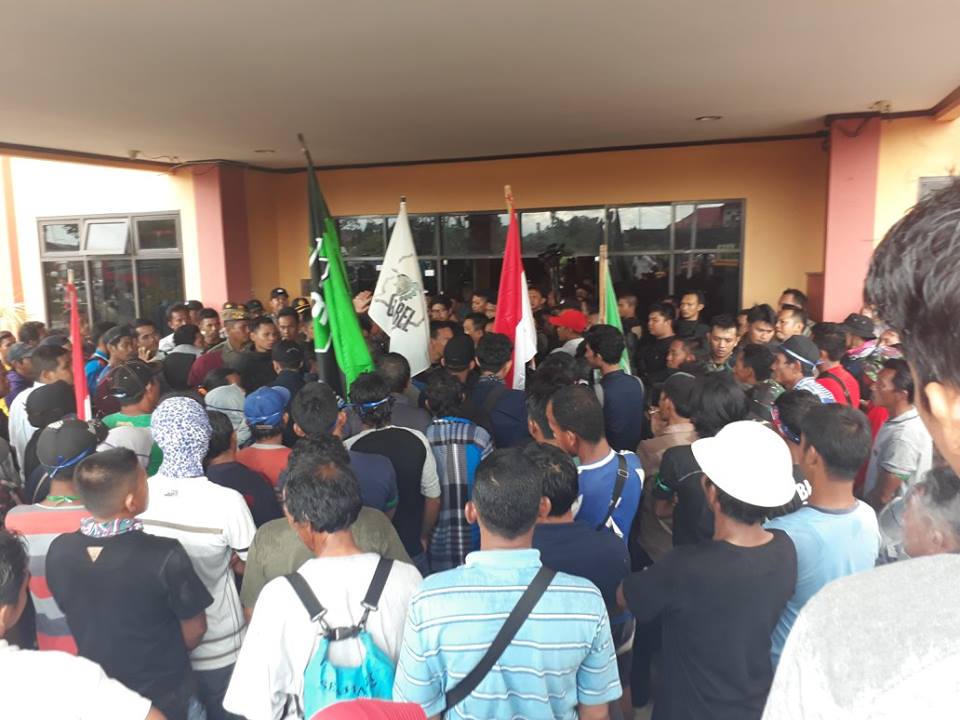 demo-tolak-kapal-isap_20171109_154126.jpg