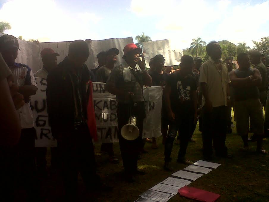 BREAKING NEWS: Pedemo Bersikeras Minta Bertemu Bupati