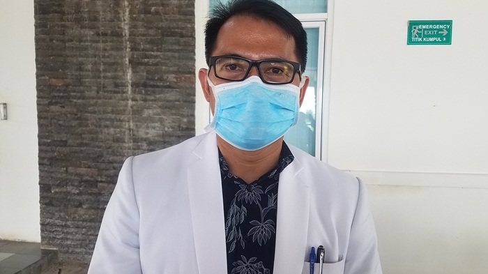 direktur-rsud-h-marsidi-judono-kabupaten-belitung-dr-hendra.jpg