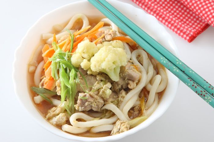 egg-chicken-udon-variasi-mi-berkuah-hangat.jpg