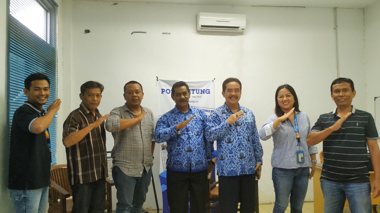 foto-bersama-setelah-dialog-ruang-kita-di-kantor-pos-belitung.jpg