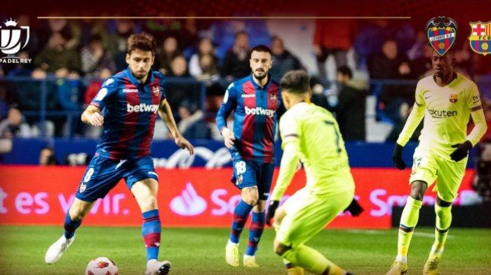 gelandang-levante-sanjin-prcic-kiri-berduel-dengan-penyerang-fc-barcelona.jpg
