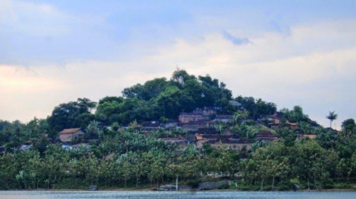 gunung-kemukus-di-kabupaten-sragen-jawa-tengah.jpg