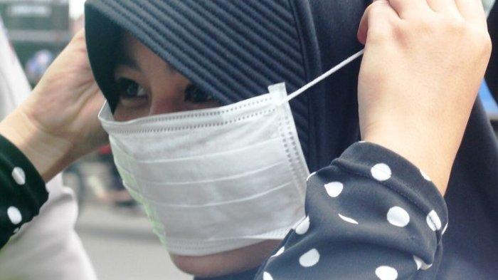 ilustrasi-seorang-warga-di-cianjur-jawa-barat-tengah-mengenakan-masker.jpg