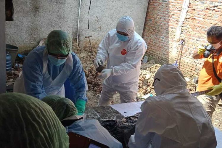 Istri Siri Penjual Eskrim Buka Suara Ada Jasad Wanita Terlilit Sarung Terkubur di Belakang kontrakan