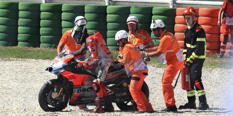 jorge-lorenzo-mengalami-crash-pada-balapan-motogp-san-marino_20181005_200605.jpg