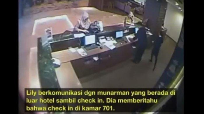 lily-sofia-dan-munarman-chek-in-di-hotel.jpg