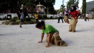 lomba-balap-karung_20160817_165619.jpg