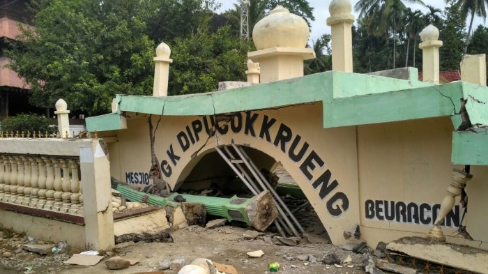 Masjid Bersejarah di Beuracan Rusak Akibat Gempa