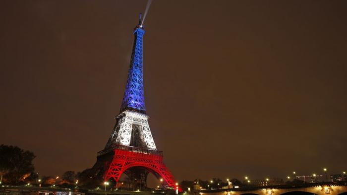 Cantiknya, Warna Menara Eiffel yang Berubah Tiap Malam Selama Euro 2016