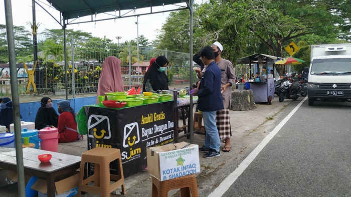 Kisah Sri yang Rutin Siapkan Nasi Gratis untuk Jemaah Salat Jumat, Dibayar dengan Doa