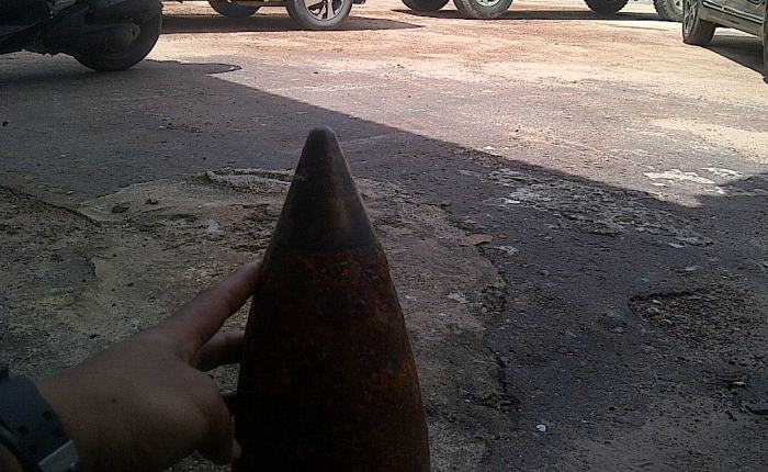 Breaking News: Ternyata Mortir yang Ditemukan Masih Aktif, Biasa Digunakan Meriam TNI - mortir_20170517_134257.jpg