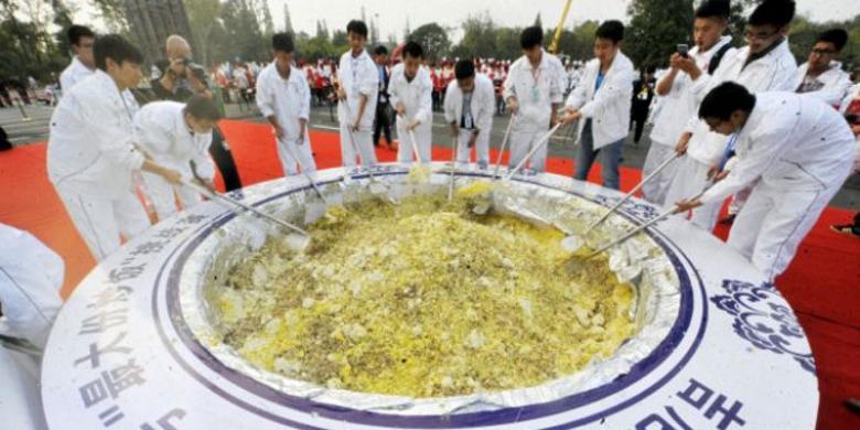 Rekor Dunia Nasi Goreng 4,2 Ton di China Dibatalkan