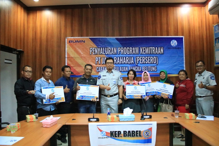 penyerahan-bantuan-dana-kemitraan-pt-jasa-raharja-cabang-bangka-belitung_20180426_163733.jpg