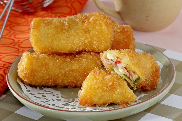 Ngemil Lebih Meriah Dengan Risoles Mini Ayam Mayo Pedas yang Enak Ini