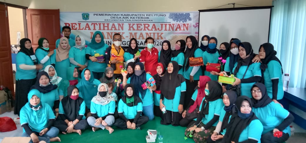 Tutup Pelatihan Kerajinan Manik-manik, Kades Aik Ketekok Berharap Warga Lebih Mandiri