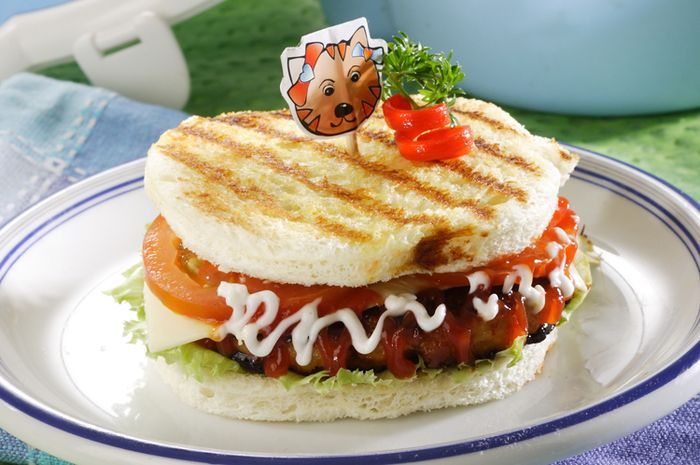 Tanpa Perlu Waktu yang Lama, Sandwich Ayam Keju Bisa Kita Buat untuk Seisi Rumah