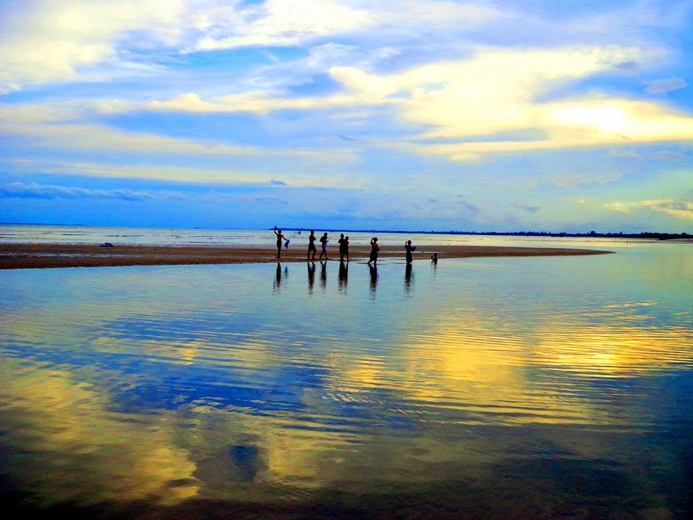 suasana-pantai-nyiur-melambai.jpg