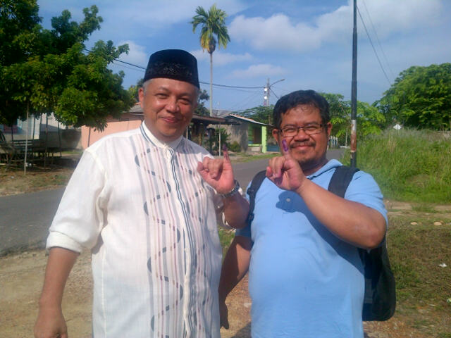 Sukirman tak Didampingi Istri saat Mencoblos di TPS Bangka Barat