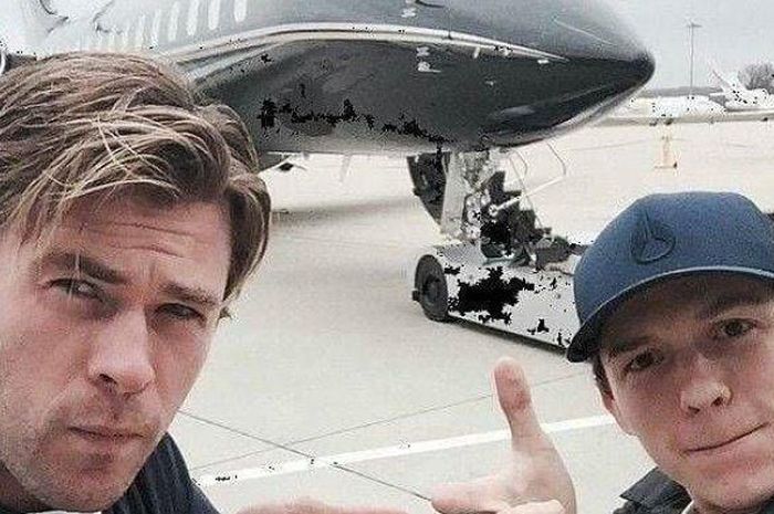 Keseruan Ketika 'Thor' dan Spiderman Liburan di Pulau Bali