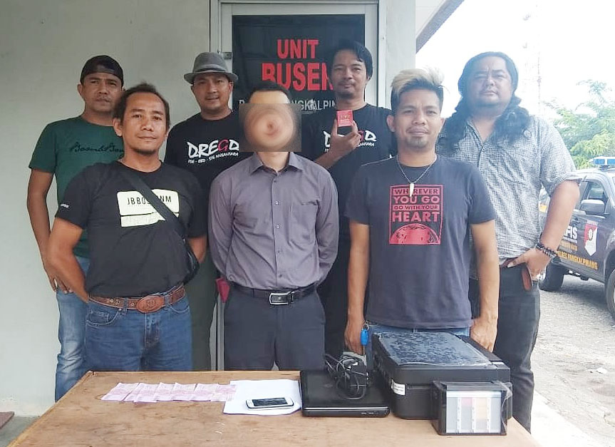uang-palsu-untuk-bayar-booking-cewek-berumur-17-tahun.jpg