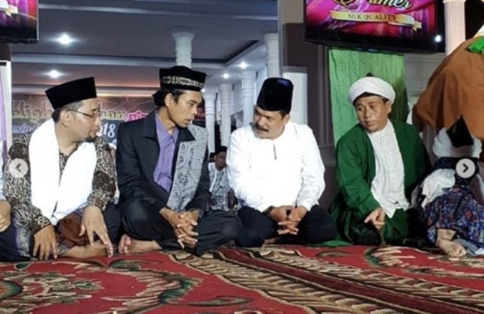 ustaz-abdul-somad-mengisi-ceramah-di-langsa-aceh.jpg