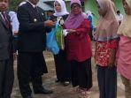 20200103_yuslih-dan-kemenag-bagi-sembako.jpg