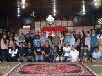 202040609-Jajaran-Diskominfo-Belitung-berfoto-bersama-konten-kreator-lokal.jpg